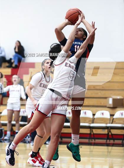 Thumbnail 1 in Brentwood School vs  Chaminade (Harvard-Westlake Invitational Classic) photogallery.