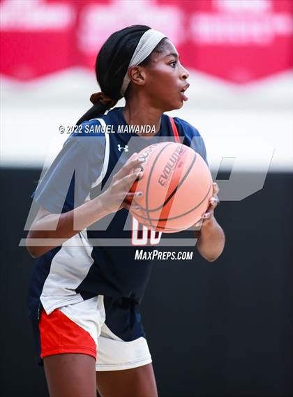 Thumbnail 3 in Brentwood School vs  Chaminade (Harvard-Westlake Invitational Classic) photogallery.