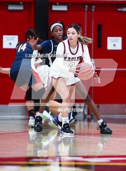 Thumbnail 3 in Brentwood School vs  Chaminade (Harvard-Westlake Invitational Classic) photogallery.