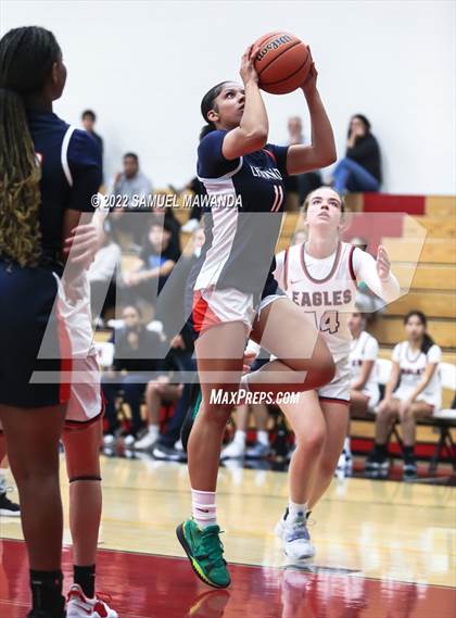 Thumbnail 3 in Brentwood School vs  Chaminade (Harvard-Westlake Invitational Classic) photogallery.