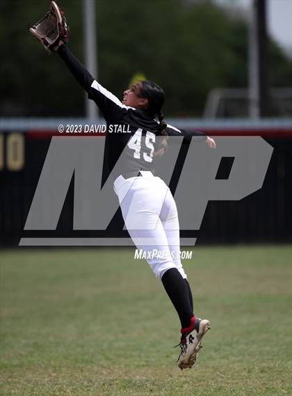 Thumbnail 3 in Los Fresnos @ Rivera photogallery.