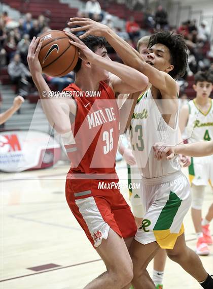 Thumbnail 3 in Mater Dei vs. Roosevelt (Rancho Mirage Holiday Invitational) photogallery.
