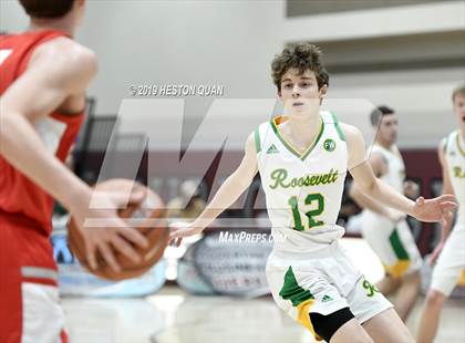 Thumbnail 2 in Mater Dei vs. Roosevelt (Rancho Mirage Holiday Invitational) photogallery.