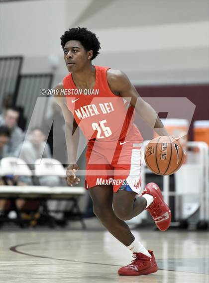 Thumbnail 2 in Mater Dei vs. Roosevelt (Rancho Mirage Holiday Invitational) photogallery.