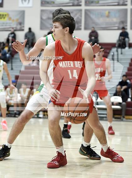 Thumbnail 2 in Mater Dei vs. Roosevelt (Rancho Mirage Holiday Invitational) photogallery.