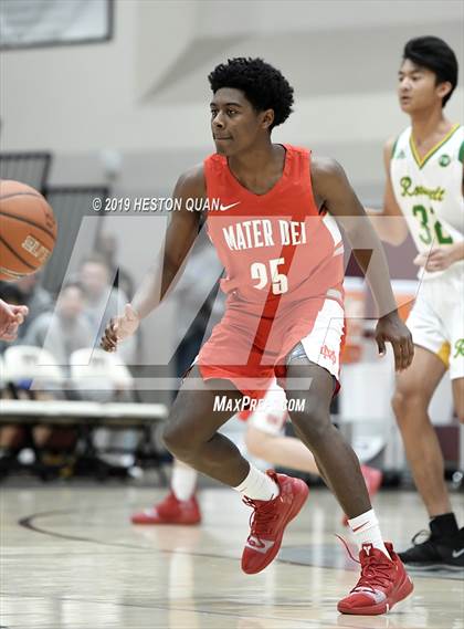 Thumbnail 2 in Mater Dei vs. Roosevelt (Rancho Mirage Holiday Invitational) photogallery.