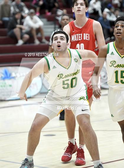 Thumbnail 2 in Mater Dei vs. Roosevelt (Rancho Mirage Holiday Invitational) photogallery.