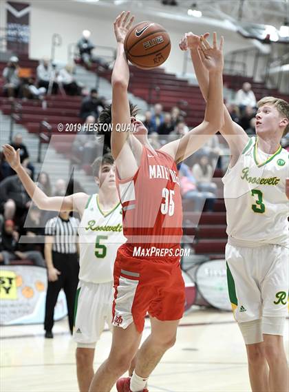 Thumbnail 1 in Mater Dei vs. Roosevelt (Rancho Mirage Holiday Invitational) photogallery.