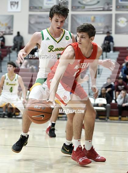 Thumbnail 1 in Mater Dei vs. Roosevelt (Rancho Mirage Holiday Invitational) photogallery.