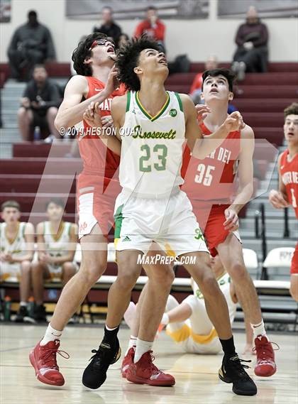 Thumbnail 1 in Mater Dei vs. Roosevelt (Rancho Mirage Holiday Invitational) photogallery.