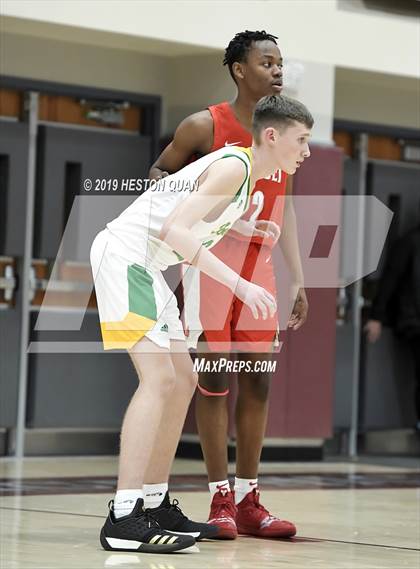 Thumbnail 1 in Mater Dei vs. Roosevelt (Rancho Mirage Holiday Invitational) photogallery.