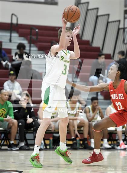Thumbnail 1 in Mater Dei vs. Roosevelt (Rancho Mirage Holiday Invitational) photogallery.