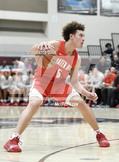 Thumbnail 2 in Mater Dei vs. Roosevelt (Rancho Mirage Holiday Invitational) photogallery.