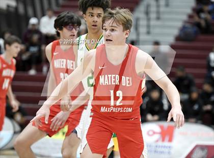 Thumbnail 2 in Mater Dei vs. Roosevelt (Rancho Mirage Holiday Invitational) photogallery.