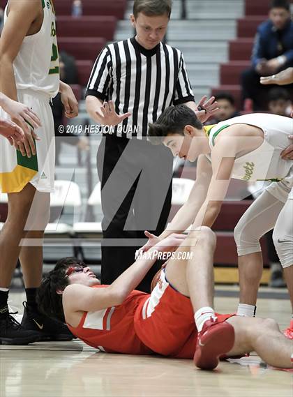 Thumbnail 1 in Mater Dei vs. Roosevelt (Rancho Mirage Holiday Invitational) photogallery.