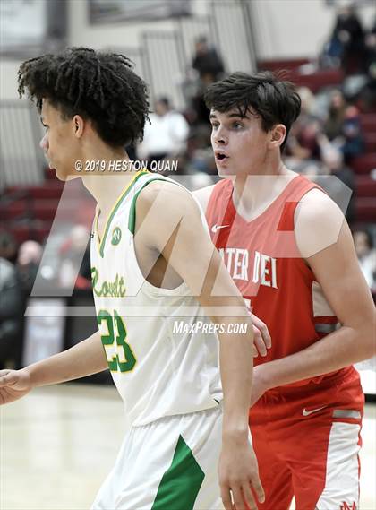 Thumbnail 1 in Mater Dei vs. Roosevelt (Rancho Mirage Holiday Invitational) photogallery.