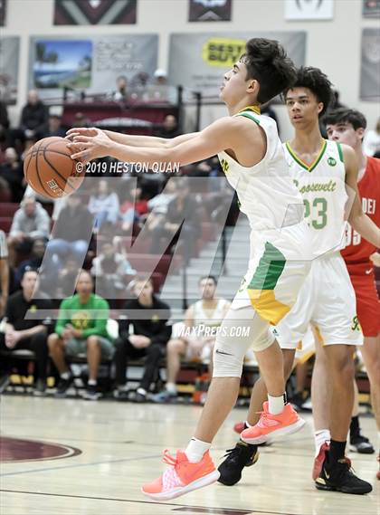 Thumbnail 1 in Mater Dei vs. Roosevelt (Rancho Mirage Holiday Invitational) photogallery.