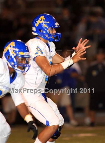 Thumbnail 2 in Servite vs. Bishop Amat photogallery.