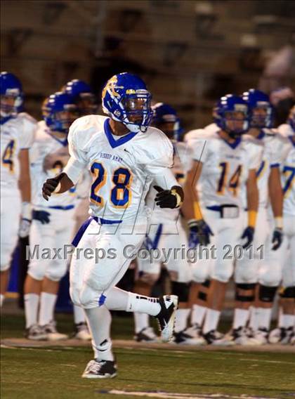 Thumbnail 2 in Servite vs. Bishop Amat photogallery.