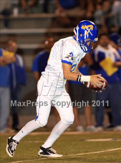 Thumbnail 2 in Servite vs. Bishop Amat photogallery.