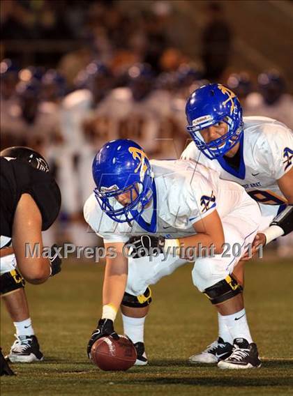 Thumbnail 3 in Servite vs. Bishop Amat photogallery.
