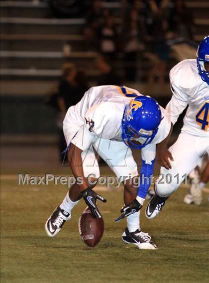Thumbnail 3 in Servite vs. Bishop Amat photogallery.