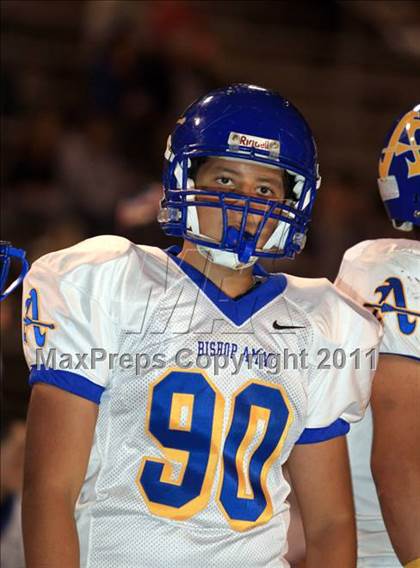 Thumbnail 2 in Servite vs. Bishop Amat photogallery.