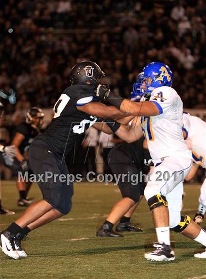 Thumbnail 3 in Servite vs. Bishop Amat photogallery.