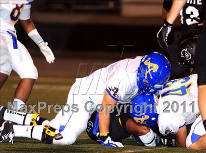 Thumbnail 3 in Servite vs. Bishop Amat photogallery.