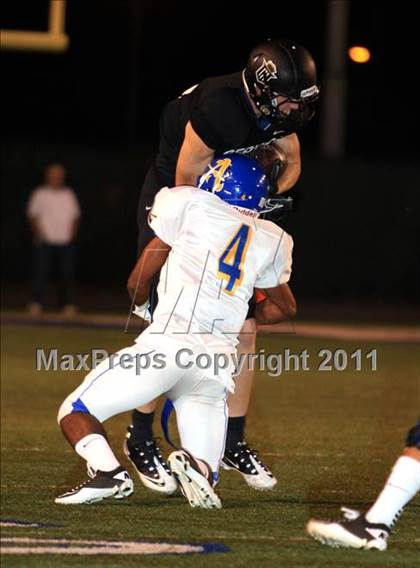Thumbnail 2 in Servite vs. Bishop Amat photogallery.