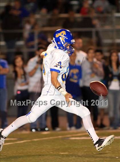 Thumbnail 3 in Servite vs. Bishop Amat photogallery.