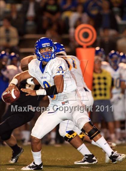 Thumbnail 1 in Servite vs. Bishop Amat photogallery.