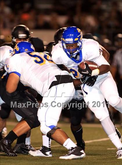 Thumbnail 3 in Servite vs. Bishop Amat photogallery.
