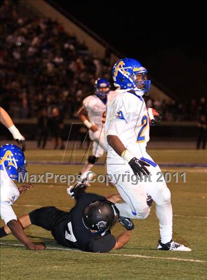 Thumbnail 3 in Servite vs. Bishop Amat photogallery.