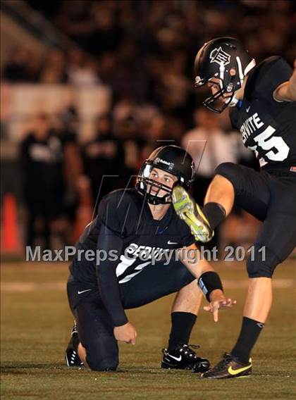 Thumbnail 2 in Servite vs. Bishop Amat photogallery.