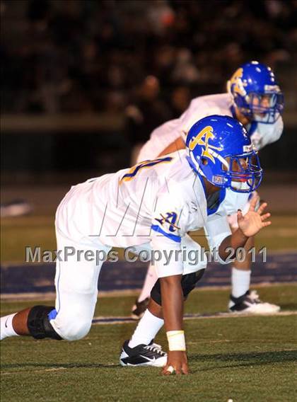 Thumbnail 3 in Servite vs. Bishop Amat photogallery.