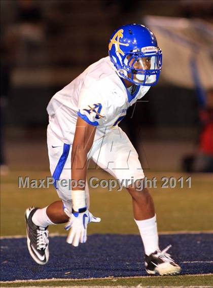 Thumbnail 3 in Servite vs. Bishop Amat photogallery.
