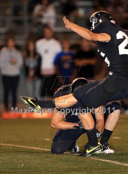 Thumbnail 2 in Servite vs. Bishop Amat photogallery.