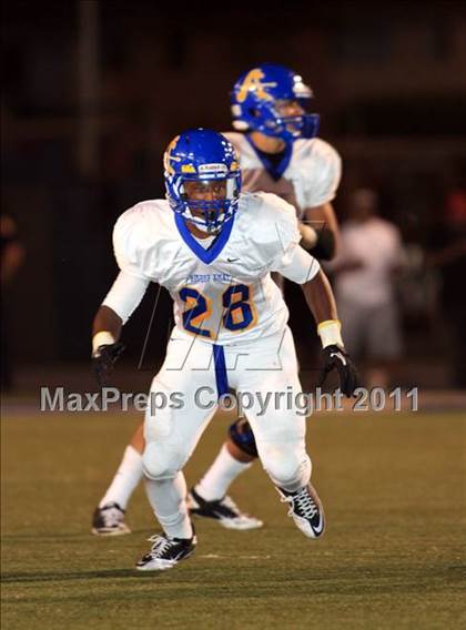 Thumbnail 2 in Servite vs. Bishop Amat photogallery.