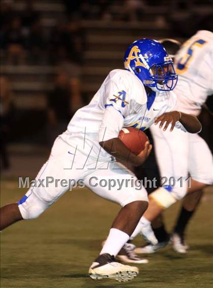 Thumbnail 3 in Servite vs. Bishop Amat photogallery.