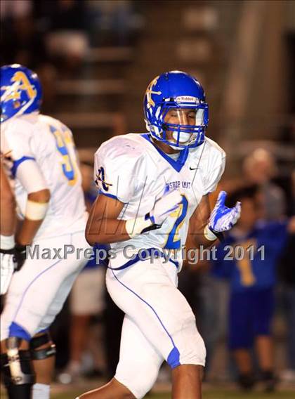 Thumbnail 1 in Servite vs. Bishop Amat photogallery.