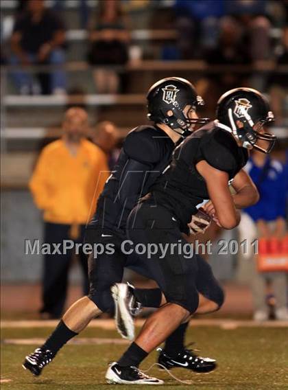 Thumbnail 2 in Servite vs. Bishop Amat photogallery.