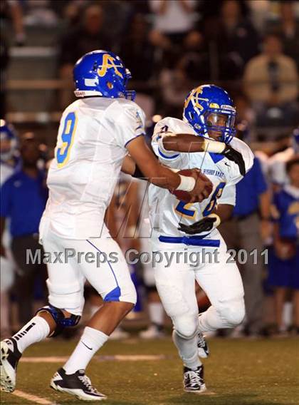 Thumbnail 2 in Servite vs. Bishop Amat photogallery.