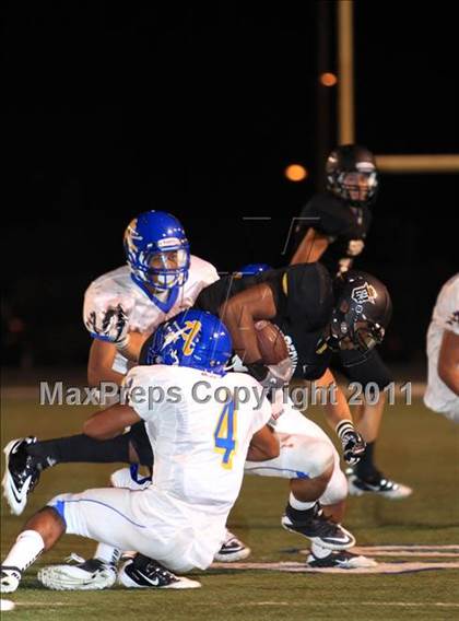 Thumbnail 3 in Servite vs. Bishop Amat photogallery.