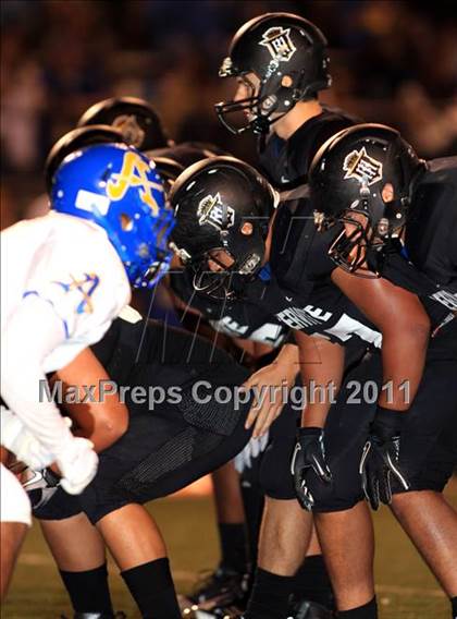 Thumbnail 3 in Servite vs. Bishop Amat photogallery.