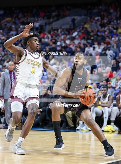 Thumbnail 3 in Beaumont United vs. Mansfield Timberview (UIL 5A State Final) photogallery.