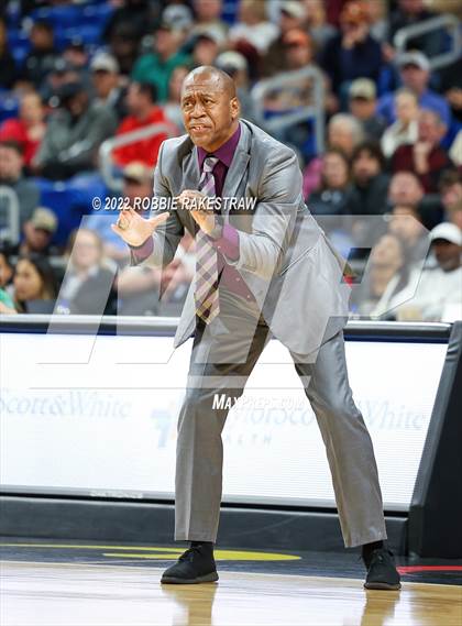 Thumbnail 2 in Beaumont United vs. Mansfield Timberview (UIL 5A State Final) photogallery.