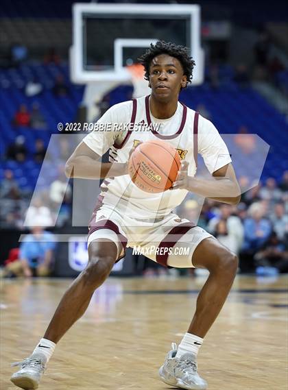 Thumbnail 3 in Beaumont United vs. Mansfield Timberview (UIL 5A State Final) photogallery.