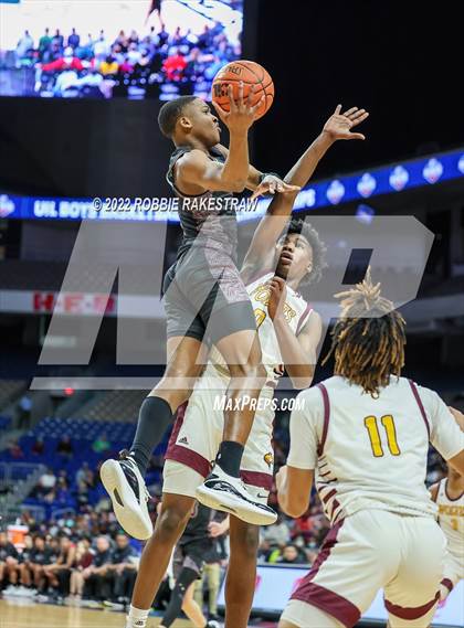 Thumbnail 1 in Beaumont United vs. Mansfield Timberview (UIL 5A State Final) photogallery.