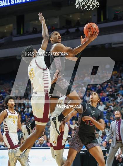 Thumbnail 1 in Beaumont United vs. Mansfield Timberview (UIL 5A State Final) photogallery.